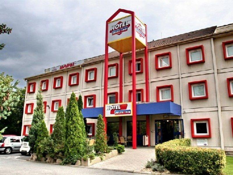 Drive Inn Hotel Torokbalint Bagian luar foto