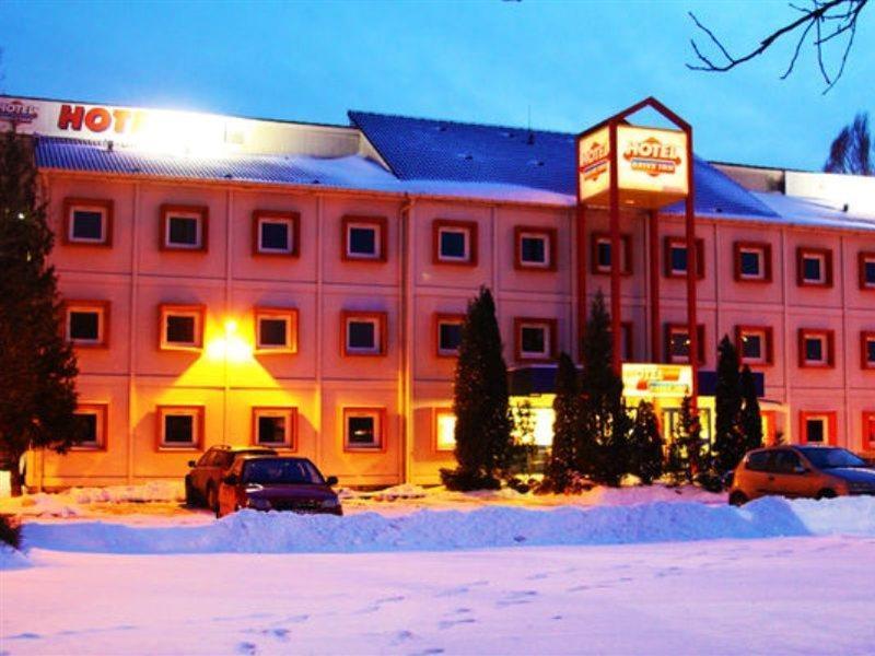 Drive Inn Hotel Torokbalint Bagian luar foto